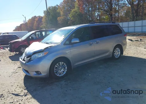 2012 Toyota Sienna Xle V6 8 Passenger z USA, uszkodzony, nr VIN 5TDYK3DC7CS199679